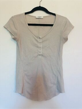 Zenana Outfitters Beige Waffle Henley Short Sleeve Top